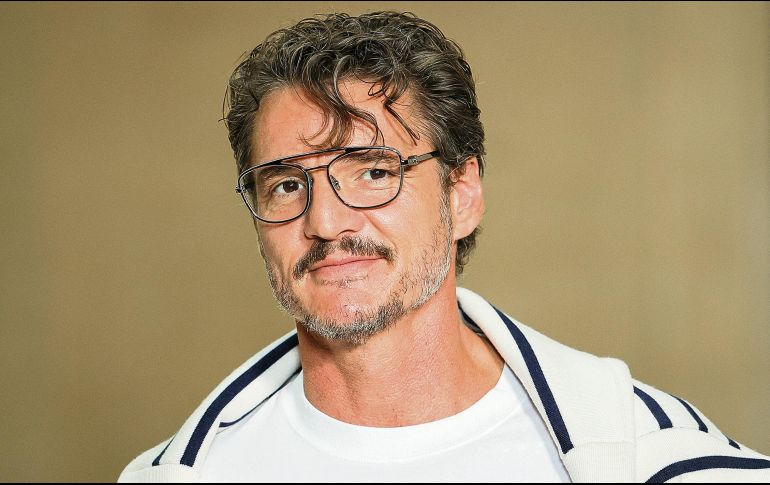 El actor chileno posa durante una sesión de fotos en París. AFP