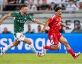 Gouveia (derecha) jugó ayer con Benfica el partido de la fase de clasificación de la Europa League ante el St. Gallen de Suiza. EFE/C. Thoma