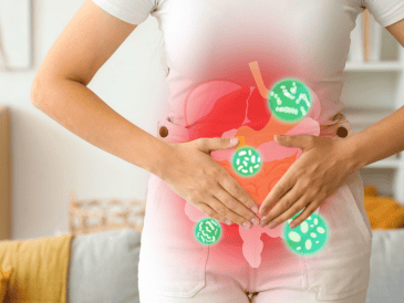 La enfermedad puede confundirse fácilmente con una gastroenteritis o una intoxicación alimentaria común, ya que comparte síntomas como diarrea, dolor abdominal y náuseas. CANVA