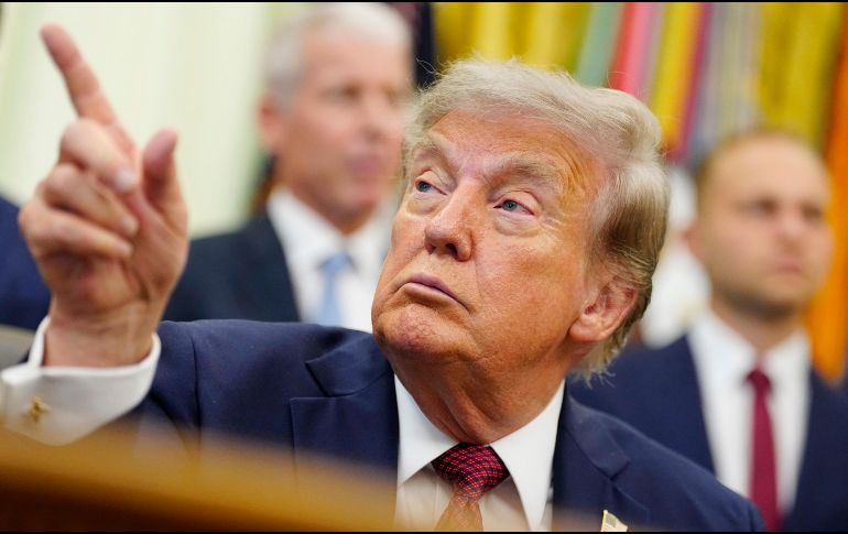 Trump aseguró que Estados Unidos está preparado para actuar, aunque mantiene abiertas las conversaciones con las autoridades iraníes. EFE/B. Cash
