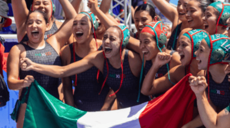 El equipo mexicano femenil de waterpolo está arrasando en los primeros partidos de Santo Domingo 2026. X/@OlimpismoMex