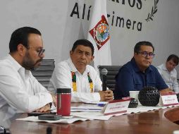 En conferencia de prensa el gobernador de Oaxaca, Salomón Jara, aseguró que no solicitará licencia al cargo para garantizar la independencia en la investigación del caso Alejandro Leyva. SUN/E. Hernández