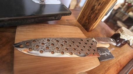 Cada cuchillo representa una obra artesanal única, ya que combina materiales resistentes, un cuidadoso proceso de fabricación y acabados elaborados con gran atención al detalle. EL INFORMADOR  / ARCHIVO