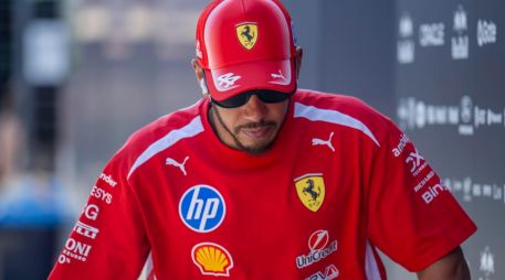 Lewis Hamilton había conseguido el segundo mejor tiempo de la clasificación; sin embargo, el piloto de Ferrari fue considerado responsable de obstaculizar a Oscar Piastri durante los minutos finales de la Q3. EFE / Z. Balogh