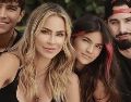 Violeta destacó que su hermano Mauro siempre trazó su propio camino, totalmente alejado de la fama de Aylín Mujica, su mamá. INSTAGRAM