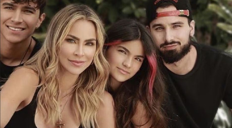 Violeta destacó que su hermano Mauro siempre trazó su propio camino, totalmente alejado de la fama de Aylín Mujica, su mamá. INSTAGRAM