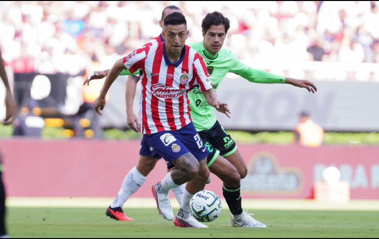 Chivas genera, insiste y propone, pero carece de la efectividad necesaria para reflejar su dominio en el marcador. IMAGO 7