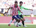Chivas genera, insiste y propone, pero carece de la efectividad necesaria para reflejar su dominio en el marcador. IMAGO 7