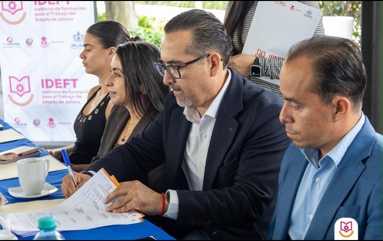 El IDEFT y Grupo PISA firmaron un convenio para capacitar y certificar las competencias laborales de su personal en Jalisco. CORTESÍA.
