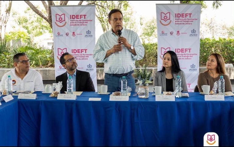 El IDEFT y Grupo PISA firmaron un convenio para capacitar y certificar las competencias laborales de su personal en Jalisco. CORTESÍA.