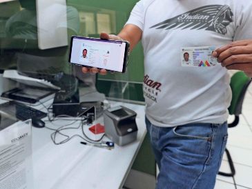 La licencia de conducir permanente está disponible tanto en formato físico como digital, y ambas son válidas para mostrarse como identificación. SUN/ARCHIVO