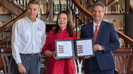 Guadalajara conmemoró el 50 aniversario del Tianguis Turístico con la cancelación de una estampilla postal que ya forma parte del registro histórico nacional. CORTESÍA.