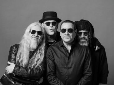 Alex Otaola anunció su salida de Cuca durante el concierto por el 36 aniversario de la banda tras 12 años como guitarrista. ESPECIAL.