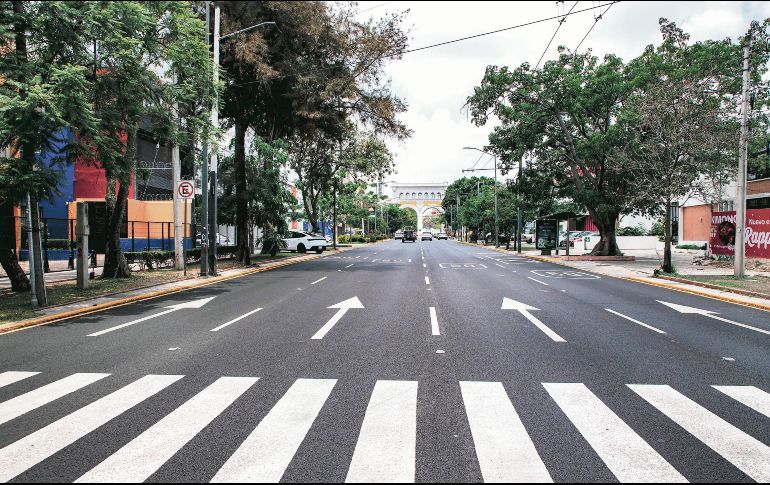 Avenida Vallarta. El corredor concentra una intensa actividad comercial, de servicios y movilidad, con miles de usuarios cada día. ESPECIAL