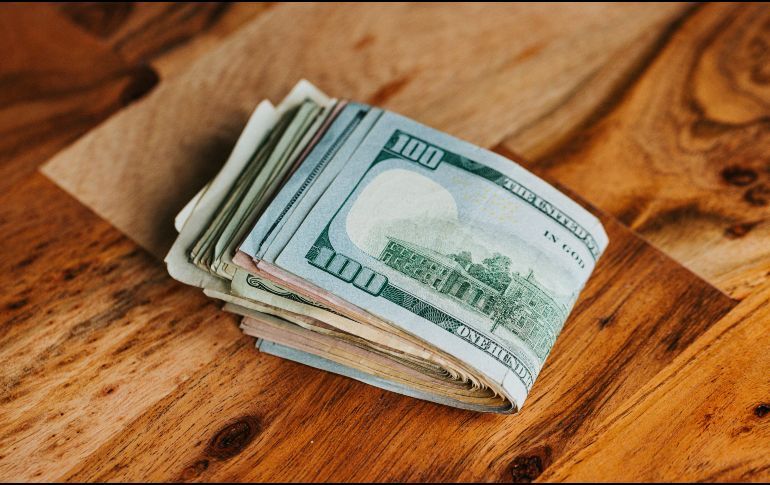 Este miércoles 29 de julio el Banco de México (Banxico) estableció el tipo de cambio FIX en 17.4312 pesos. UNSPLASH / N. DUMLAO