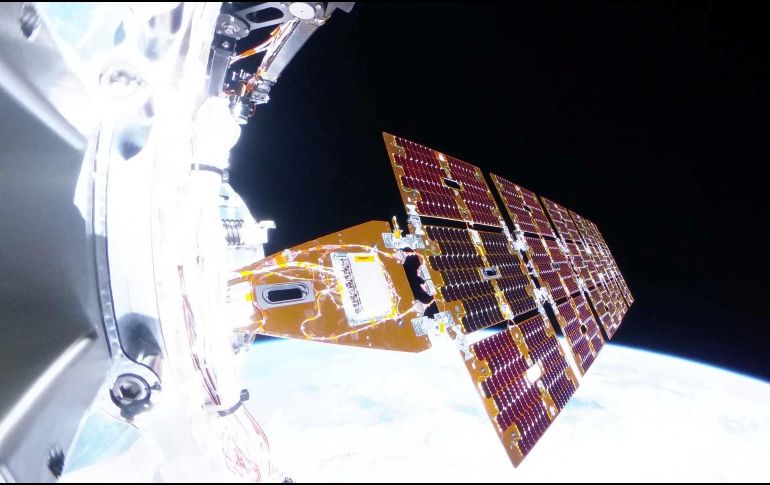 La nave robótica LINK buscará capturar el Swift con sus tres brazos robóticos e iniciar la elevación de su órbita. EFE / KATALYST SPACE