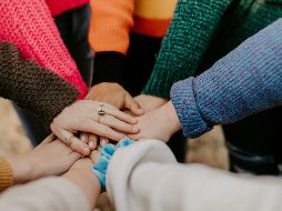Esta fecha conmemorativa busca resaltar el inmenso valor de los vínculos humanos genuinos y su impacto positivo en la sociedad moderna. Unsplash