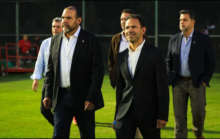 Atlas recibió el respaldo de cerca de dos mil aficionados en el tradicional Banderazo previo a su debut como local en el Apertura 2026. EL INFORMADOR/ J. ACOSTA.