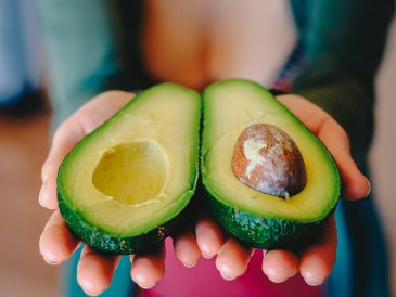 Expertos en nutrición revelan los sorprendentes efectos de cenar aguacate. ESPECIAL/PIXABAY