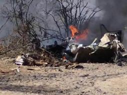 Fotografía que muestra una avioneta que sobrevolaba sobre las Líneas de Nazca estrellada en un accidente que dejó trece muertos. EFE/V. Quilca