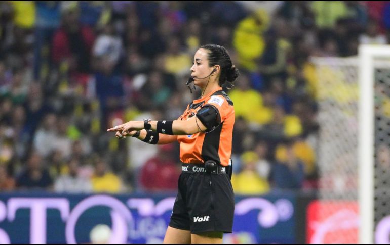 Las redes sociales se posicionaron ante el desempeño de Katia Itzel al señalar al menos dos penales omitidos y una tarjeta roja perdonada. Imago7 / ARCHIVO