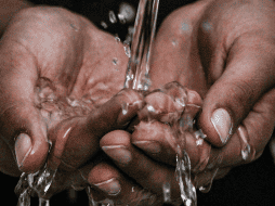 El Sistema Intermunicipal de los Servicios de Agua Potable y Alcantarillado (SIAPA) continúa expandiendo su programa de potabilizadoras móviles. UNSPLASH / M. PHOTOGRAPHY