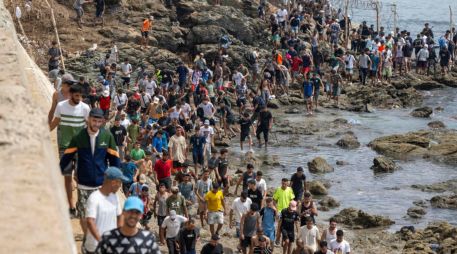 Ante la crisis migratoria registrada en los días anteriores, las autoridades marroquíes rechazaron que exista una sola explicación para la movilización de miles de personas. EFE / ARCHIVO
