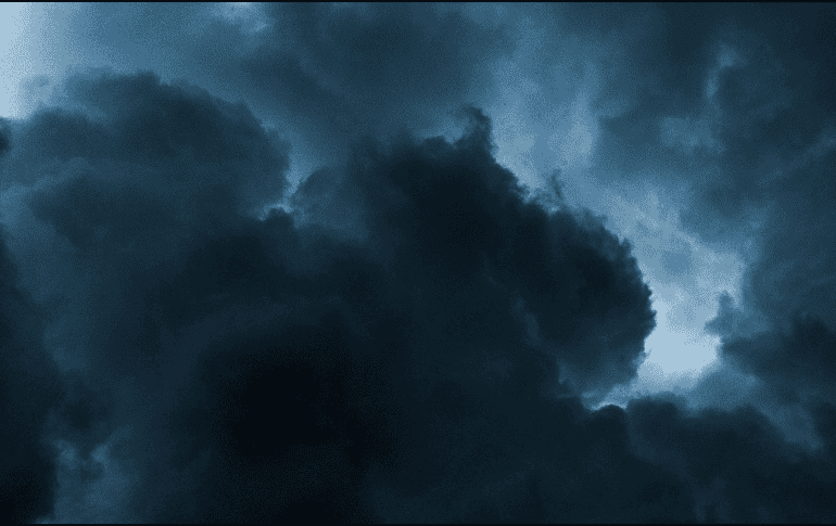Las condiciones atmosféricas inestables crearon el escenario perfecto para el fenómeno downburst en Monterrey, Nuevo León. UNSPLASH / E. YAKUSHKIN