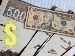 Conoce el tipo de cambio del dólar frente al peso mexicano hoy martes 4 de agosto de 2026. ESPECIAL/Canva
