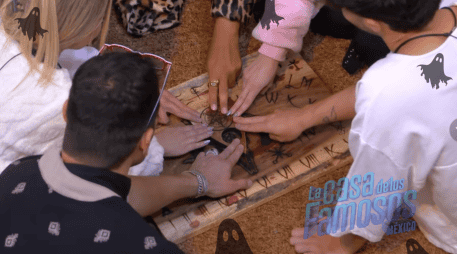 Más allá de las explicaciones que puedan surgir sobre lo ocurrido, la sesión de ouija logró exactamente lo que pocos eventos consiguen dentro del reality: mantener a los habitantes en tensión y a la audiencia hablando del programa durante horas. TIKTOK/@lacasafamososmx
