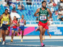 Eduardo Herrera le dio a México la sexta medalla de oro dentro del atletismo en los Juegos Centroamericano y del Caribe con un tiempo de 13:50.86 minutos. EFE/ R. Sura.