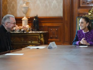 La Presidenta Sheinbaum durante la reunión con Pietro Parolin del Vaticano. ESPECIAL / X: @Claudiashein