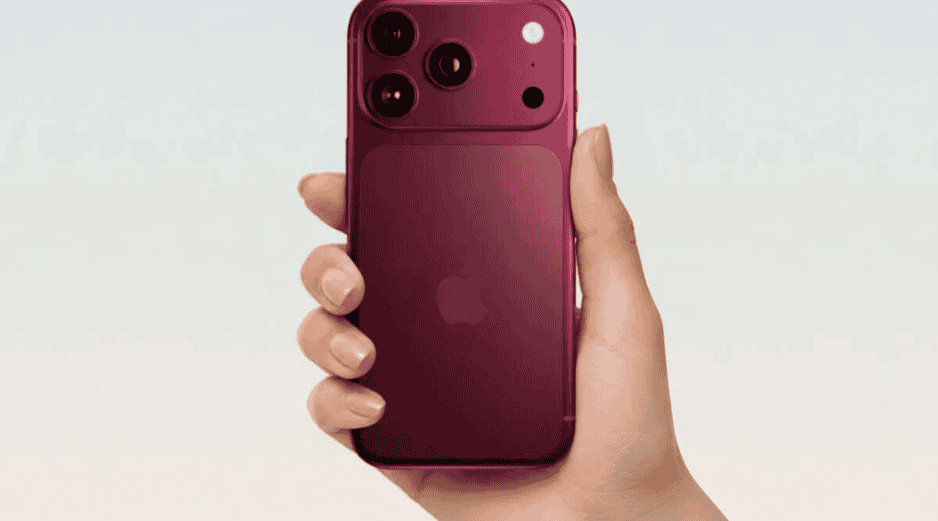 A pesar de que el CEO Tim Cook evitó hacer comentarios directos sobre un posible aumento en los precios de los próximos dispositivos, aunque la comunidad de analistas da por hecho que el encarecimiento es inminente debido a los altos costos de los nuevos componentes. ESPECIAL