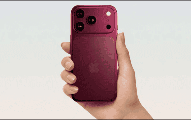 A pesar de que el CEO Tim Cook evitó hacer comentarios directos sobre un posible aumento en los precios de los próximos dispositivos, aunque la comunidad de analistas da por hecho que el encarecimiento es inminente debido a los altos costos de los nuevos componentes. ESPECIAL