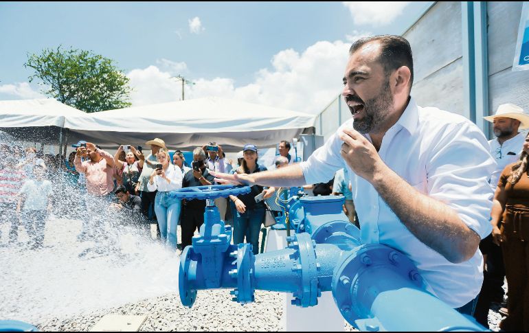 El alcalde Gerardo Quirino Velázquez inauguró el nuevo pozo profundo en San Miguel Cuyutlán, una obra que fortalecerá el abastecimiento de agua potable en el municipio. ESPECIAL