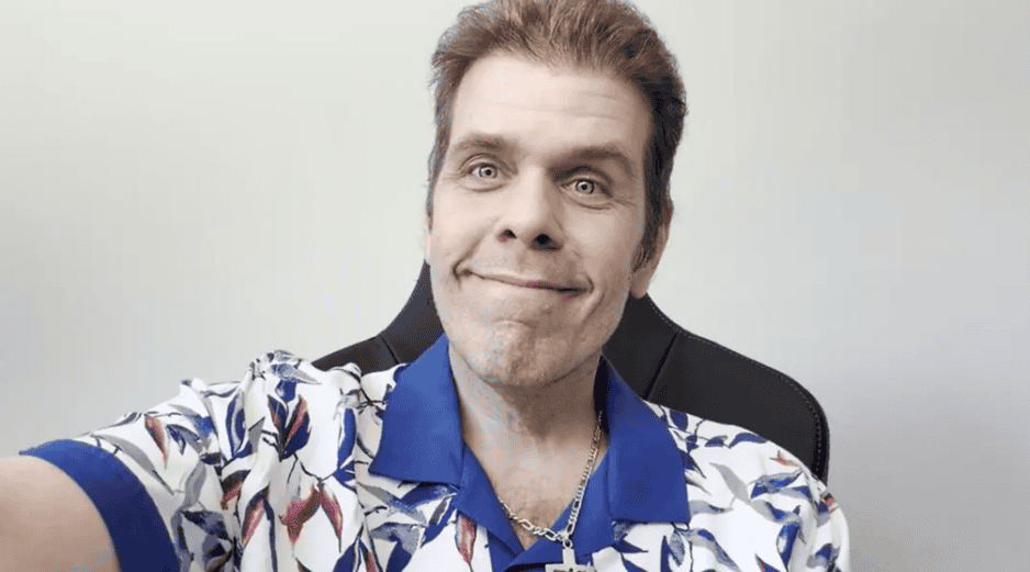 La propiedad del famoso, ubicada en el área de Miami, continuó resguardada por elementos policiales durante este miércoles. ESPECIAL / X / @PerezHilton