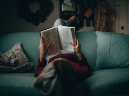 Disfruta de grandes e interesantes historias a través de la lectura este verano. ESPECIAL/FOTO DE MATIAS NORTH EN UNSPLASH.