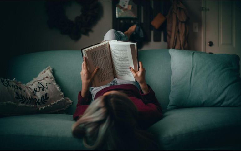 Disfruta de grandes e interesantes historias a través de la lectura este verano. ESPECIAL/FOTO DE MATIAS NORTH EN UNSPLASH.