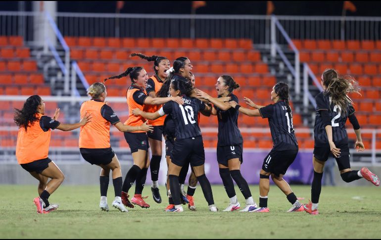 Alison Veloz ejecutó de estupenda forma el penalti decisivo que le dio a la Selección Mexicana Femenil Sub 23 el metal dorado en Santo Domingo. X/@Miseleccionfem