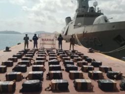 Autoridades aseguraron 39 bultos con paquetes que contenían aproximadamente mil 170 kilogramos de presunta droga.  ESPECIAL/Semar