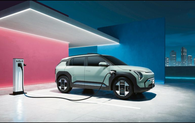 KIA EV3. El nuevo crossover eléctrico de la marca coreana destaca por su diseño futurista, autonomía de hasta 605 kilómetros y fabricación en México. CORTESÍA