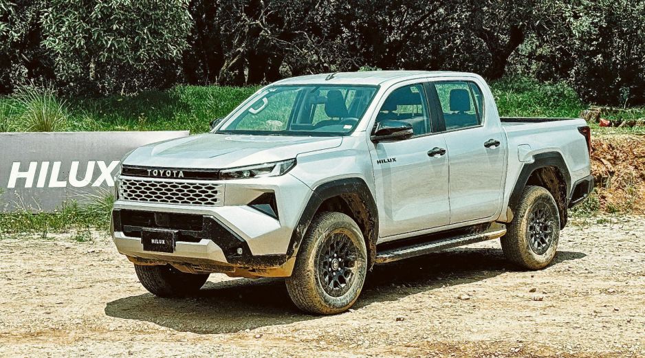 La Toyota Hilux 2027 adopta una imagen más robusta y geométrica, con una estética alineada a la gama global de la marca. CORTESÍA