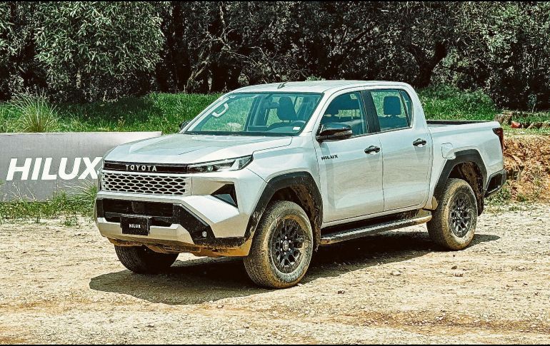 La Toyota Hilux 2027 adopta una imagen más robusta y geométrica, con una estética alineada a la gama global de la marca. CORTESÍA