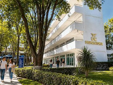 Cursar el bachillerato bicultural ofrece el dominio de un segundo idioma, una visión global y certificaciones oficiales. ESPECIAL