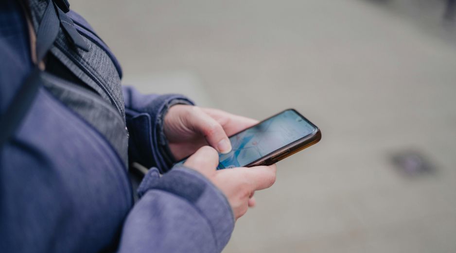 Los jóvenes en México reciben en promedio 237 notificaciones diarias en sus dispositivos móviles. UNSPLASH / VALENTIN