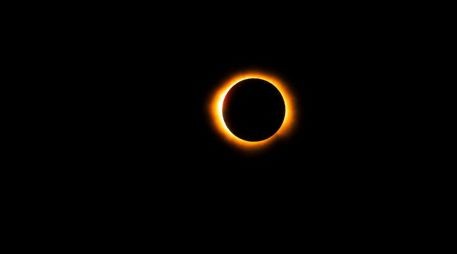 La posición del Sol durante el eclipse variará drásticamente dependiendo de la ubicación del espectador, lo que creará experiencias visuales únicas. PEXELS