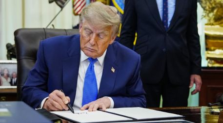 La orden ejecutiva de Trump llega en medio de un repunte de enfermedades prevenibles mediante vacunación como el sarampión. EFE/B. Cash