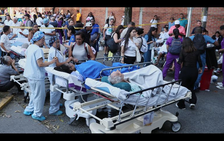 Autoridades ordenaron cancelar y reprogramar temporalmente cirugías, consultas externas y consultas prioritarias que no fueran de extrema urgencia. AP / S. Saldarriaga