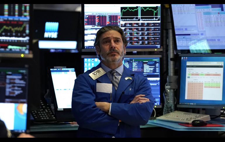 El S&P 500 bajó 0.3% en su segunda caída moderada desde que estableció su máximo histórico el viernes. AFP/ARCHIVO