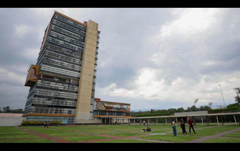 En examen de admisión de la UNAM a Licenciatura consta de 120 reactivos y los jóvenes dispondrán de tres horas para responderlos. EFE/S. Gutiérrez